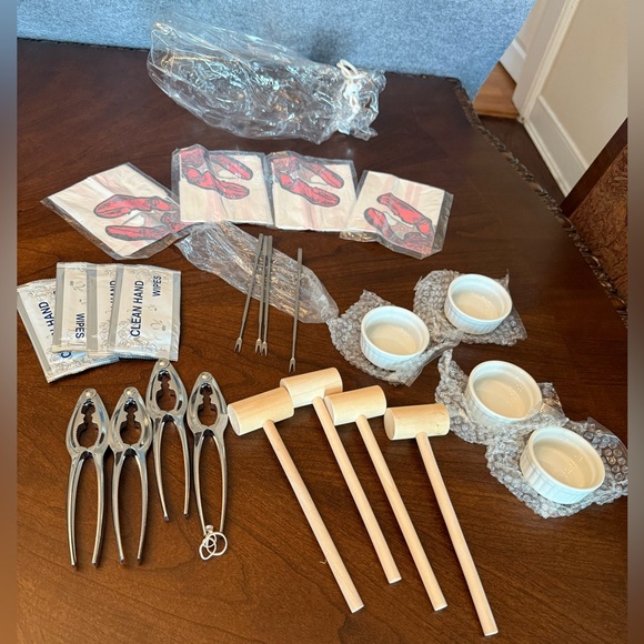 24pc Lobster Bake Crab Shellfish Seafood Tool Kit - for 4 w/Mallets and Crackers - Picture 6 of 9